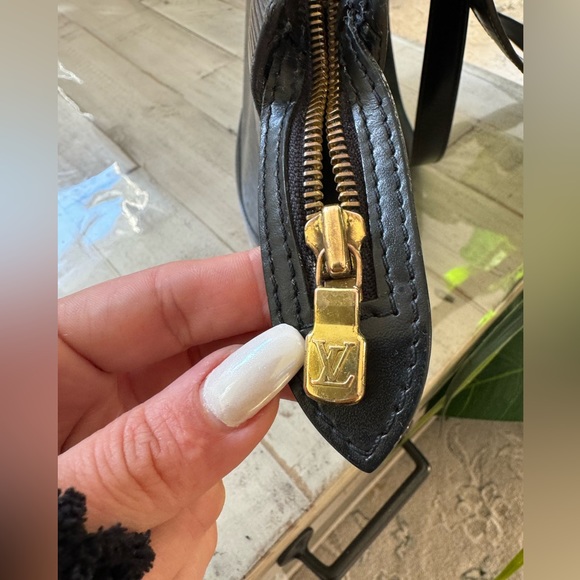 Louis Vuitton 💫 Epi Leather Bag 💫 - Picture 14 of 14